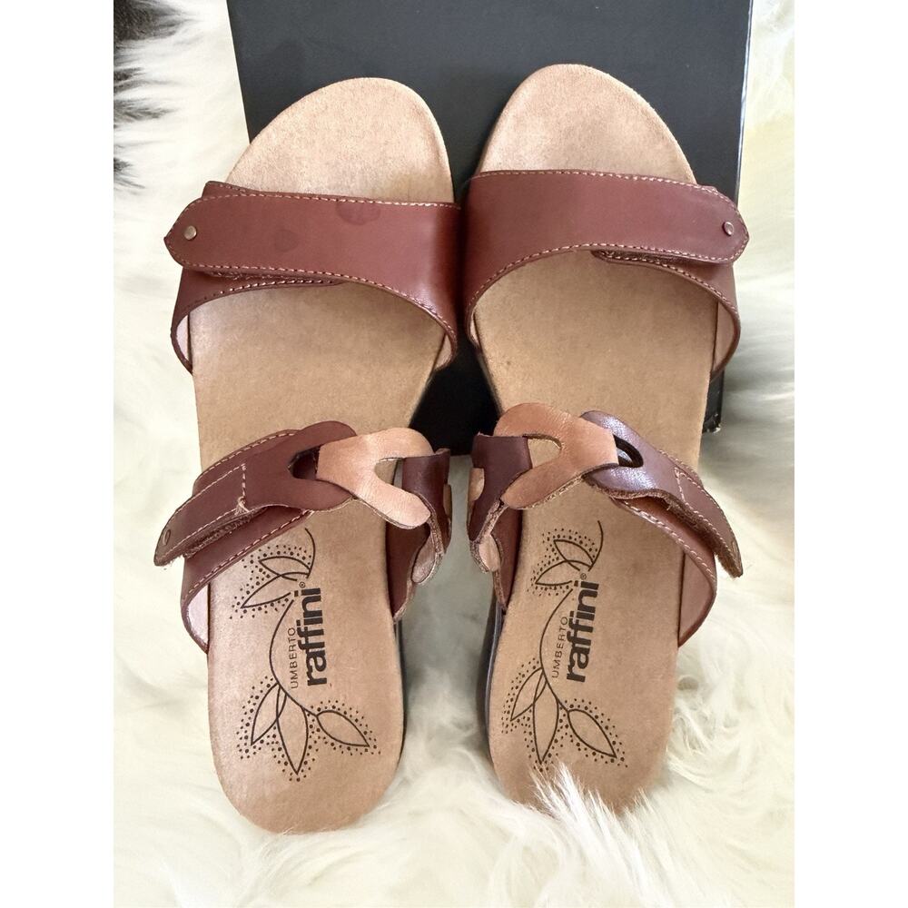 Umberto Raffini Womens 39 (8.5) Leather Wedge Flat SlipOn Sandals Shoes Tan NOTE